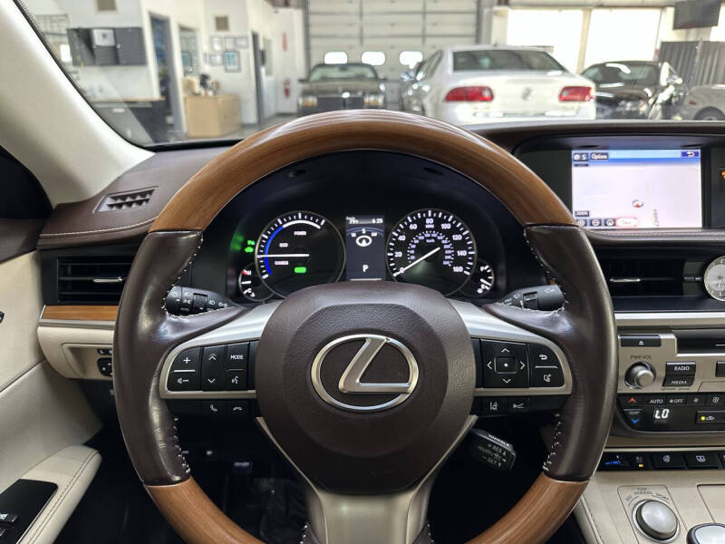 2016 Lexus ES 300h