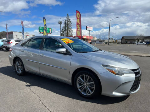 2016 Toyota Camry for sale at Sinaloa Auto Sales in Salem OR