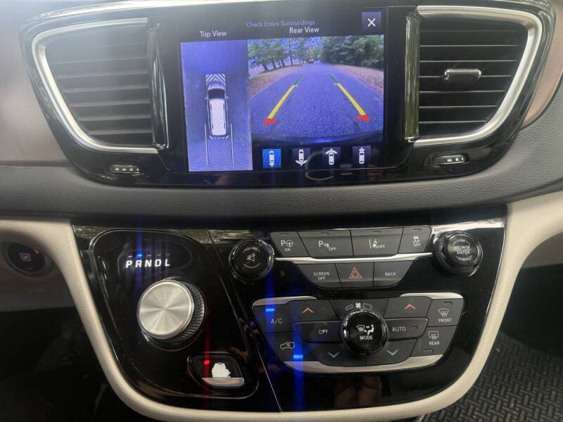 2017 Chrysler Pacifica Touring-L Plus