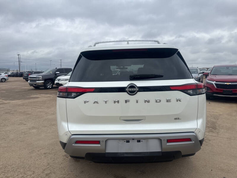 2024 Nissan Pathfinder SL