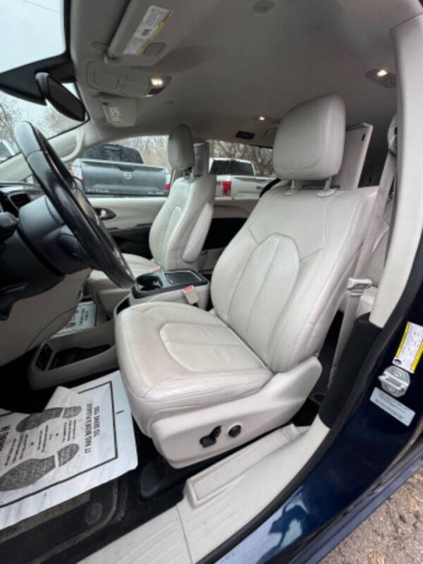 2017 Chrysler Pacifica Touring-L Plus