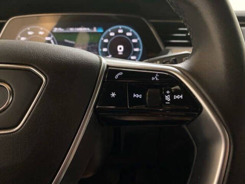 2022 Audi e-tron quattro Premium