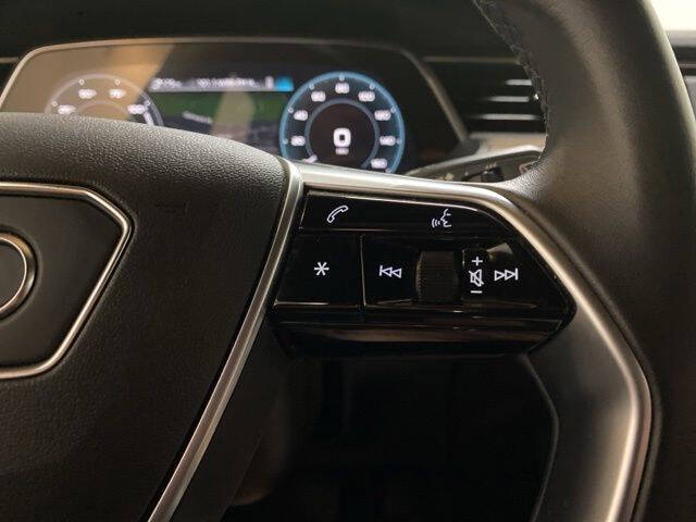 2022 Audi e-tron quattro Premium