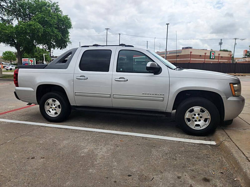 2011 Chevrolet Avalanche LS