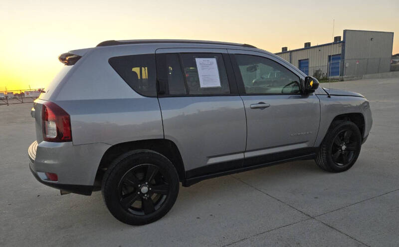 2017 Jeep Compass Sport photo 18