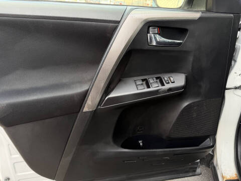 2017 Toyota RAV4 Hybrid SE