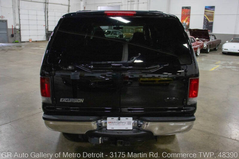 2005 Ford Excursion XLT
