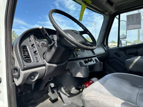 2012 Freightliner M2 106