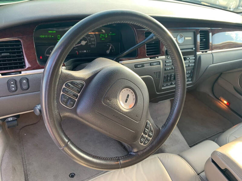 2003 Lincoln Town Car Executive