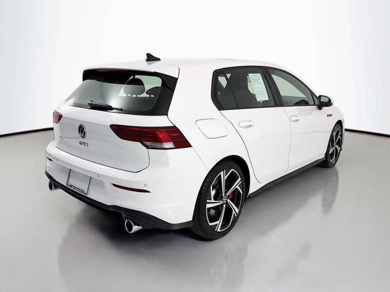 2024 Volkswagen Golf GTI SE