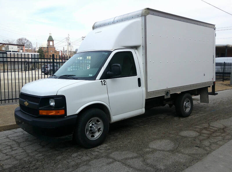 2017 Chevrolet Express Cutaway Base's photo