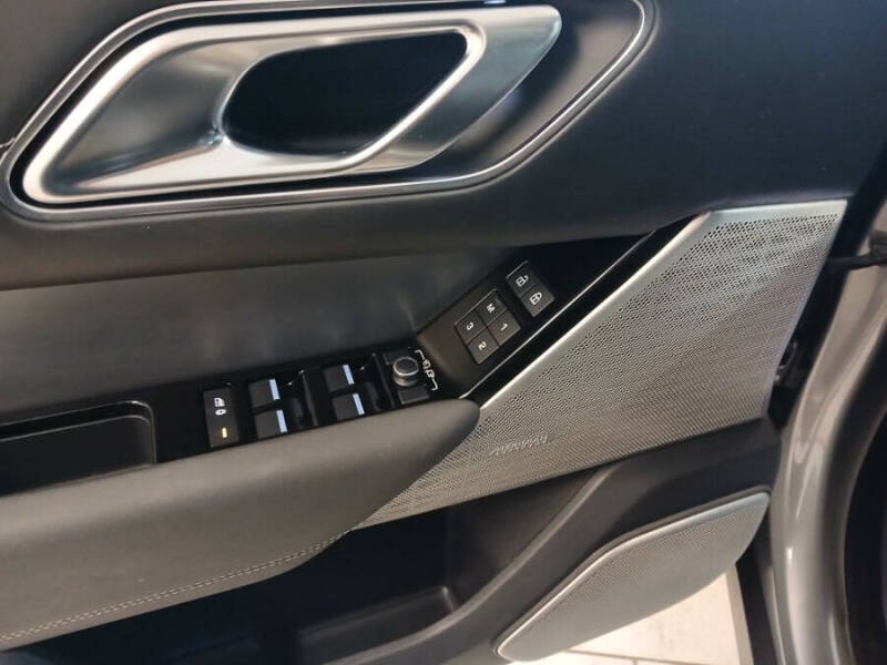 2022 Land Rover Range Rover Velar P250 R-Dynamic S