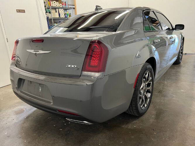 2017 Chrysler 300