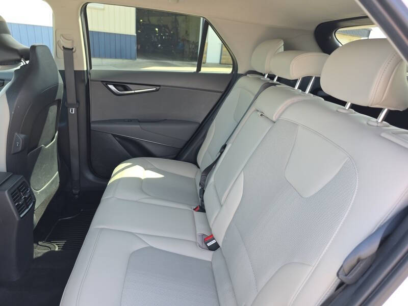 2023 Kia Niro EX Touring