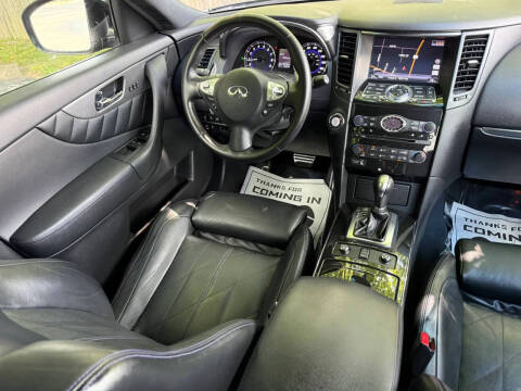 2017 Infiniti QX70