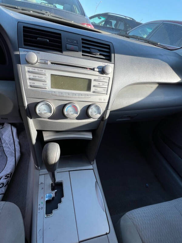 2010 Toyota Camry LE photo 10