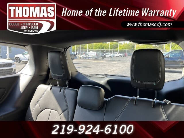 2026 Chrysler Pacifica Select