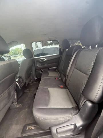 2017 Nissan Pathfinder SV