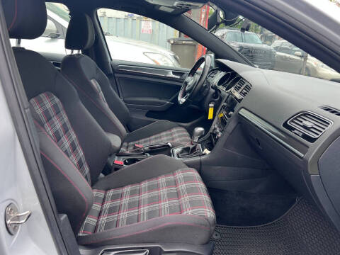 2018 Volkswagen Golf GTI S