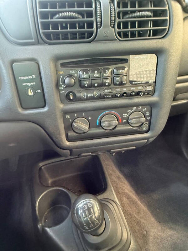 2000 Chevrolet S-10 LS