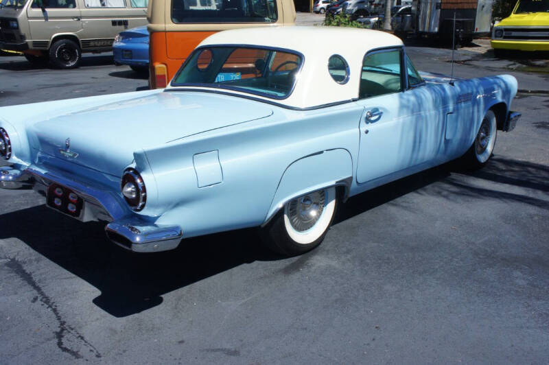 1957 Ford Thunderbird