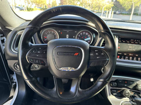 2016 Dodge Challenger SXT Plus