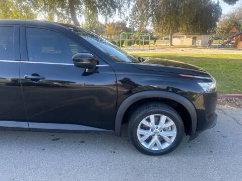 2022 Nissan Pathfinder S
