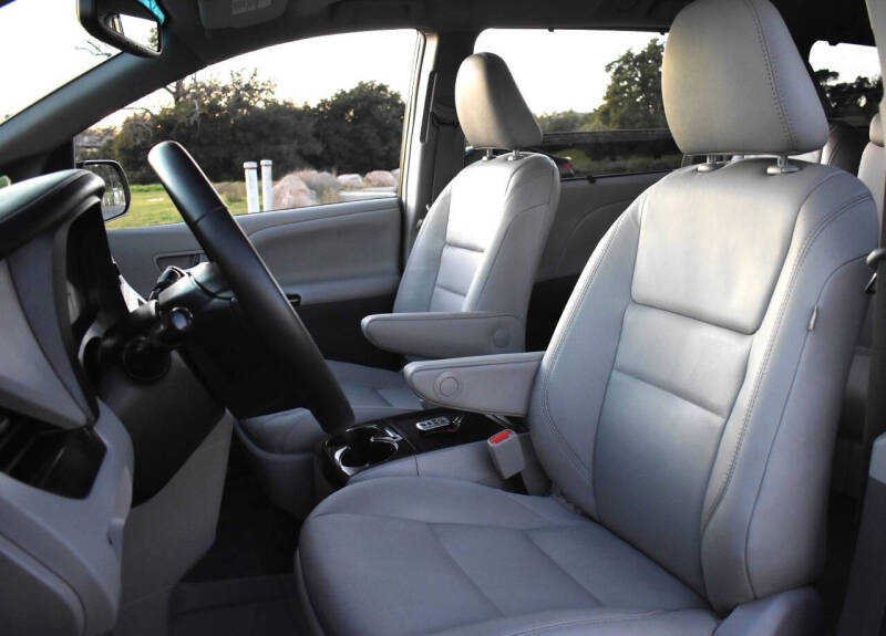 2016 Toyota Sienna XLE Premium 8-Passenger