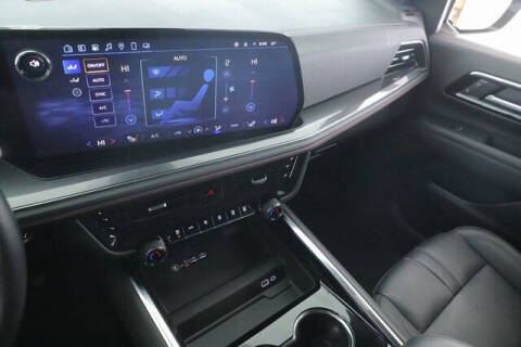 2025 Chevrolet Suburban RST