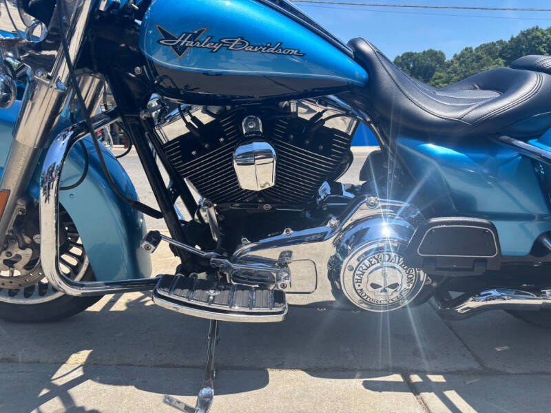 2011 Harley-Davidson Road King FLHR