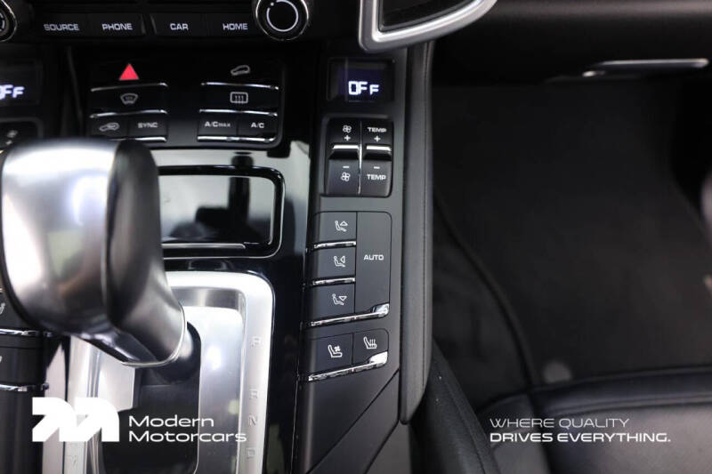 2017 Porsche Cayenne Platinum Edition