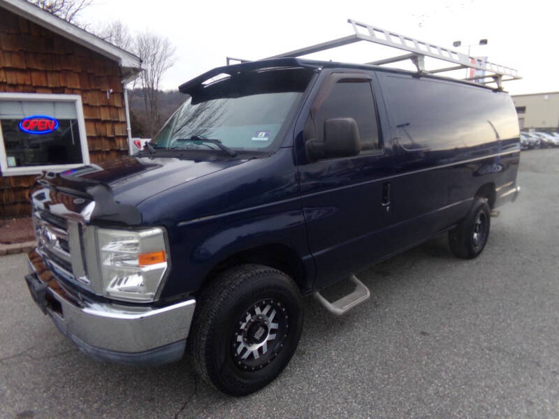 2011 Ford E-Series Econoline Van Commercial's photo