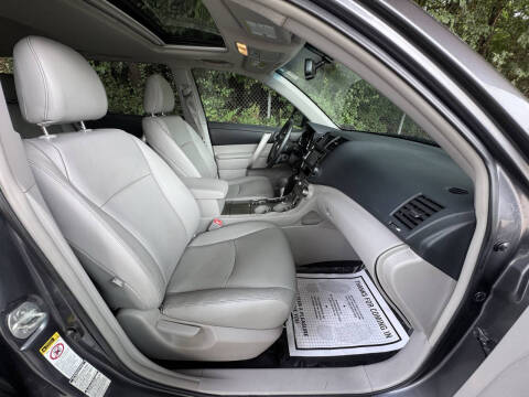 2013 Toyota Highlander SE