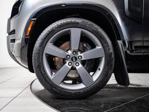 2024 Land Rover Defender 130 P400 Outbound