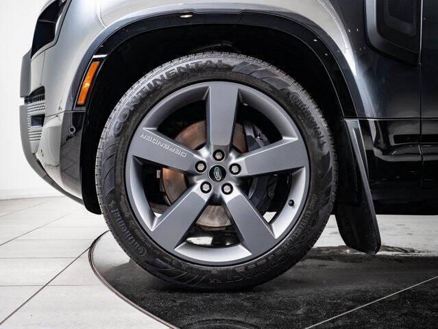 2024 Land Rover Defender 130 P400 Outbound