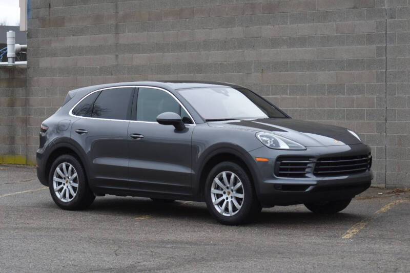 2023 Porsche Cayenne null photo 3