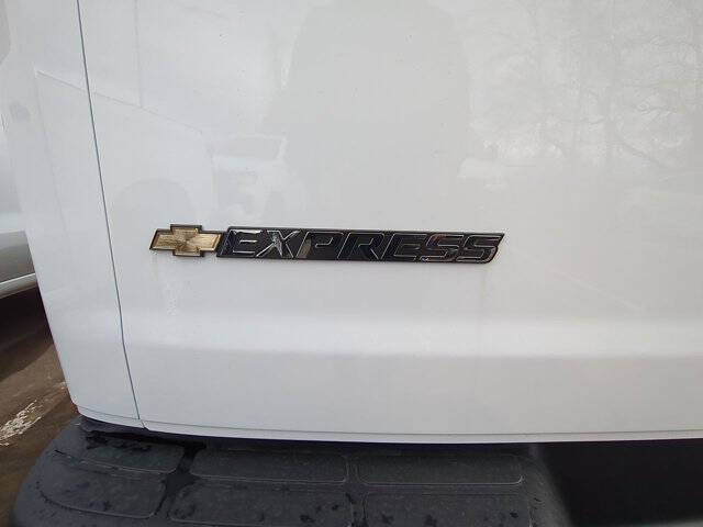 2025 Chevrolet Express 2500