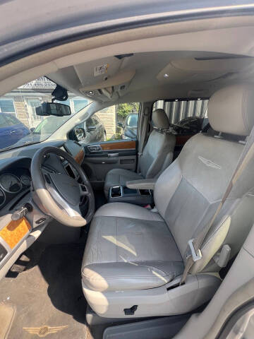 2009 Chrysler Town and Country Limited