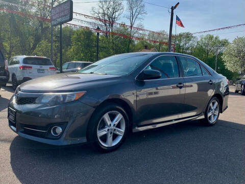 2013 Toyota Camry for sale at Dealswithwheels in Inver Grove Heights MN
