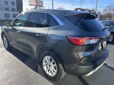 2020 Ford Escape SE