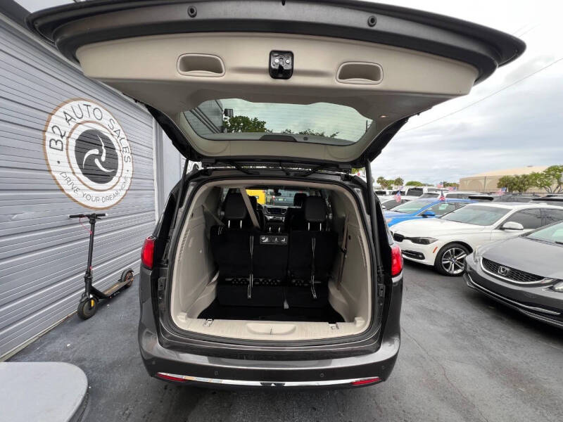 2020 Chrysler Pacifica Touring L