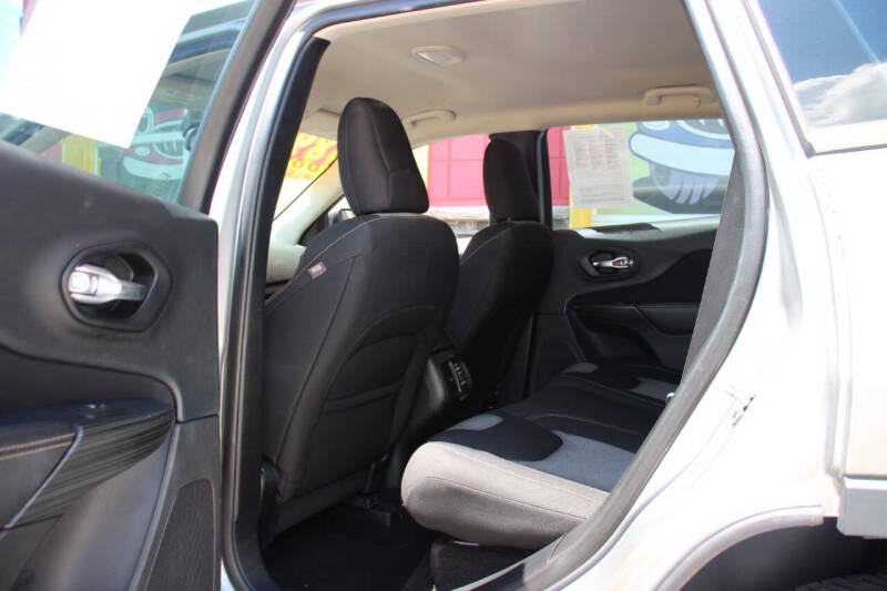 2016 Jeep Cherokee Sport