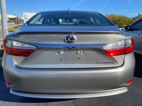 2016 Lexus ES 300h