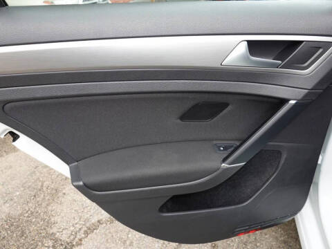 2017 Volkswagen Golf SportWagen