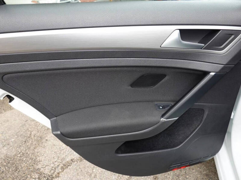 2017 Volkswagen Golf SportWagen