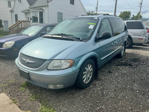 2003 Chrysler Town and Country for sale at Corridor Motors in Cedar Rapids IA