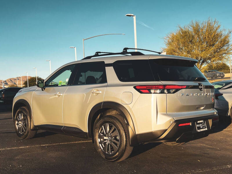 2025 Nissan Pathfinder SV