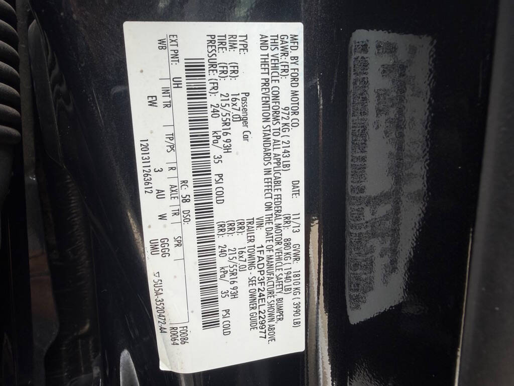 Black 2014 Ford Focus SE SE 4dr Sedan 31