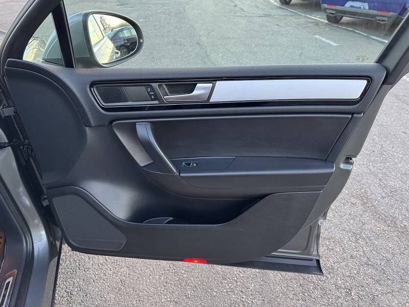 2014 Volkswagen Touareg V6 R-Line