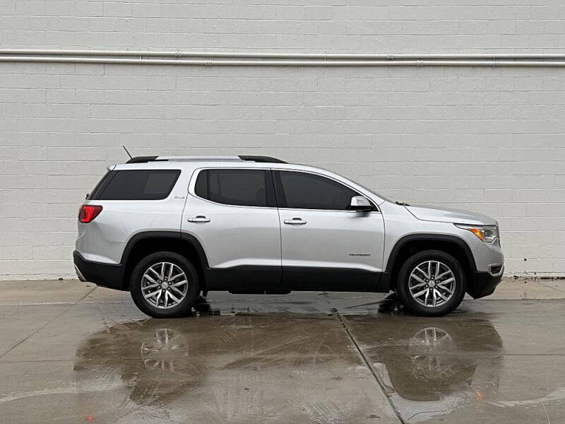 2017 GMC Acadia SLE-2